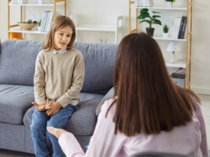Child speaking with a mental health professional during an evaluation, illustrating expert assessments that may influence child custody decisions for children with special needs.